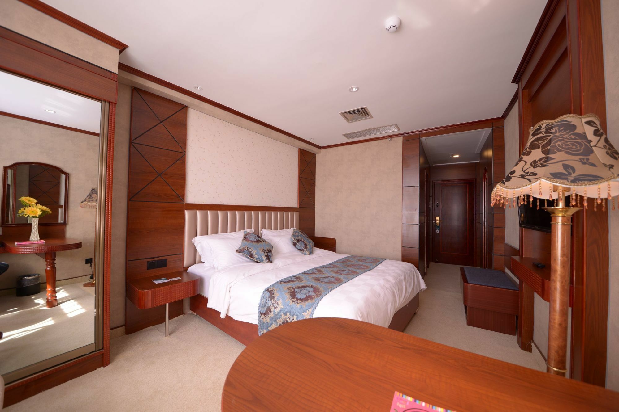 Harbin Bremen Train Station Hotel Bagian luar foto