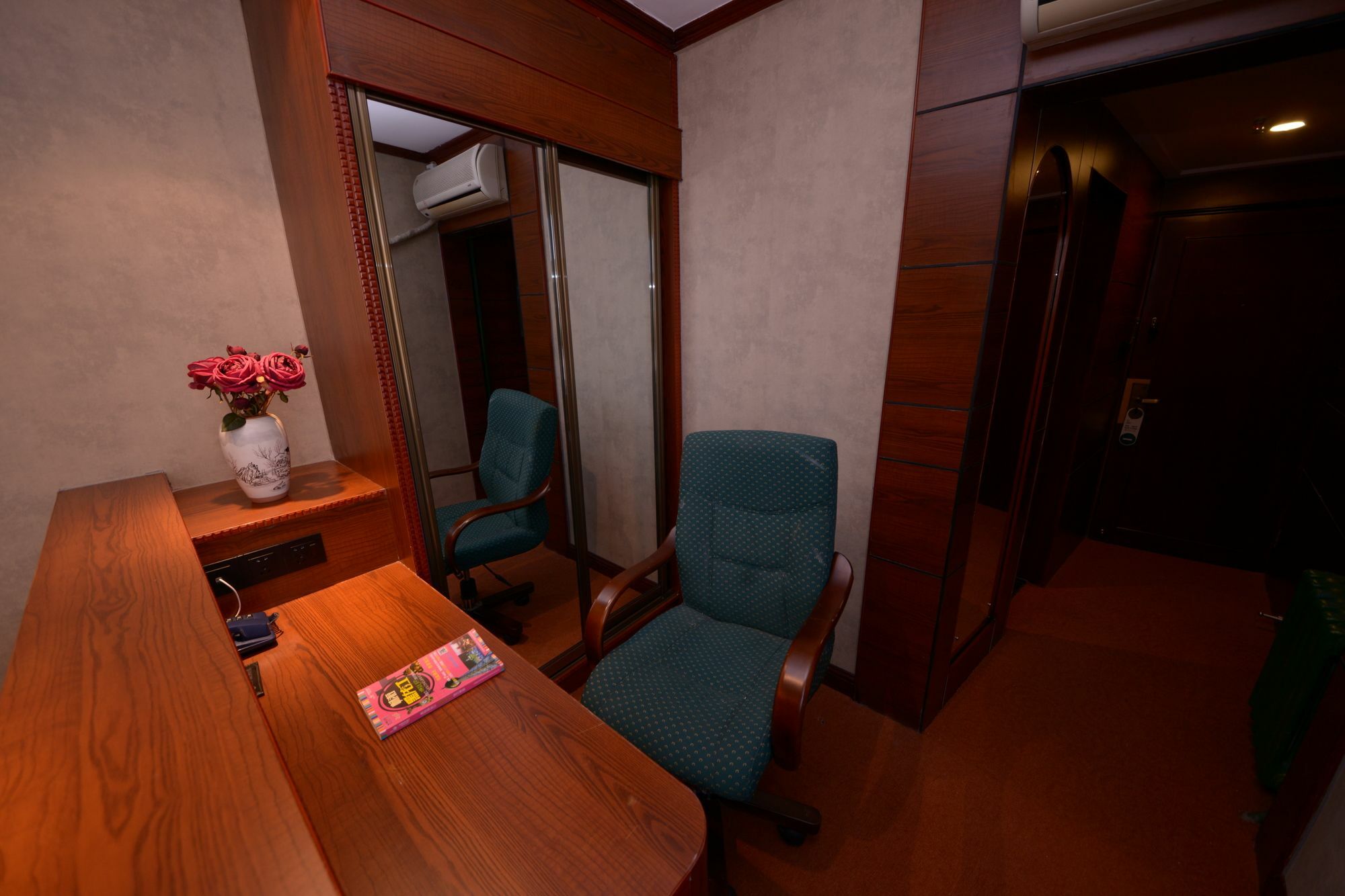 Harbin Bremen Train Station Hotel Bagian luar foto
