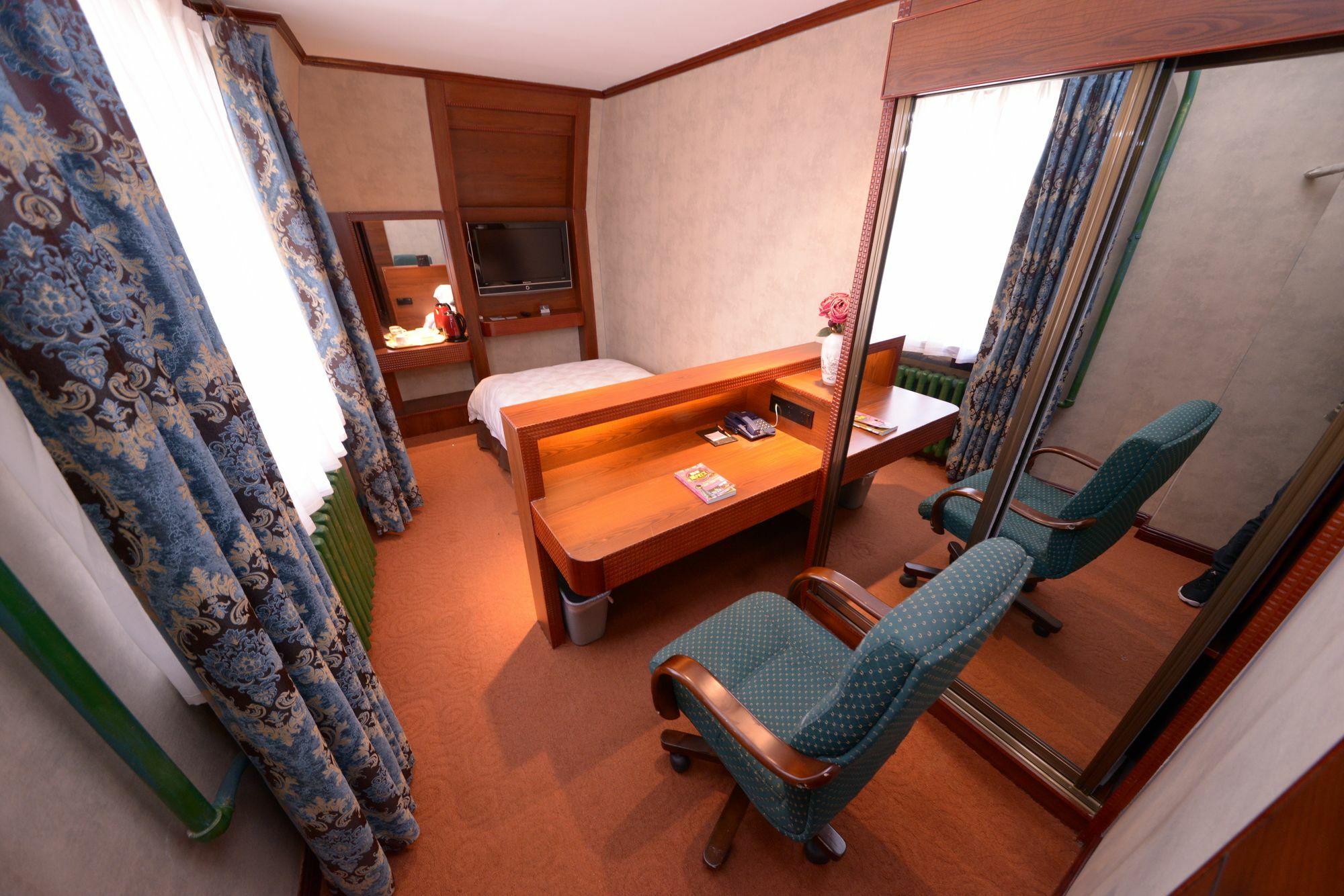 Harbin Bremen Train Station Hotel Bagian luar foto